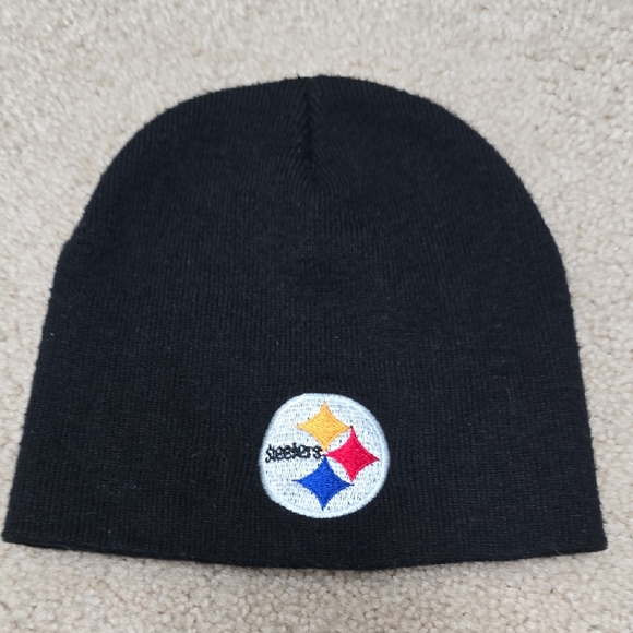 Source Unknown Other - Steelers Black Beanie with Embroidered Logo